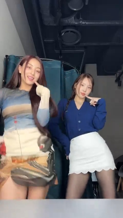 who's that cute ONCE in that white jacket and the thick accent? 🩷 [STRATEGY] Pre-Save / Pre-Order #TWICE #트와이스 #NAYEON #나연 #JIHYO #지효 #STRATEGY @sabrinacarpenter