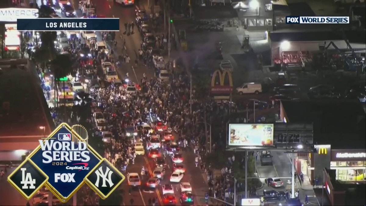 ロサンゼルスの路上にドジャースファンが 大勢集まり大混乱に!👀 🎥FOX Sports: MLB #ドジャース