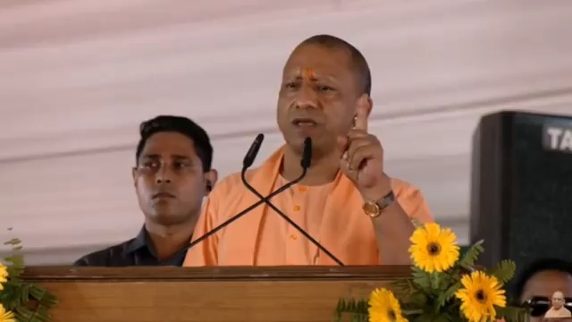 आज कोई जाति, कोई क्षेत्र और कोई भाषा के नाम पर बांट रहा है... इन बांटने वाले तत्वों में रावण और दुर्योधन का ही DNA काम कर रहा है...