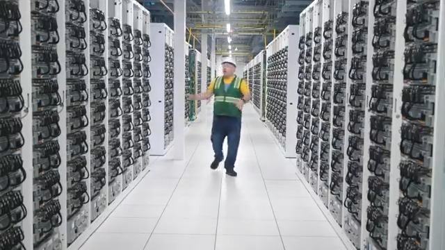 VIDEO: Take a tour of Elon Musk’s Colossus. The most powerful AI training system in the world. This is Grok’s brain, which is fed power through Tesla Megapack in Memphis