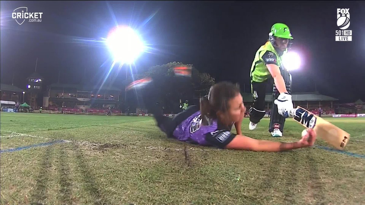 OH MY GOD MOLLY STRANO ARE YOU KIDDING? THAT IS RIDICULOUS! #WBBL10