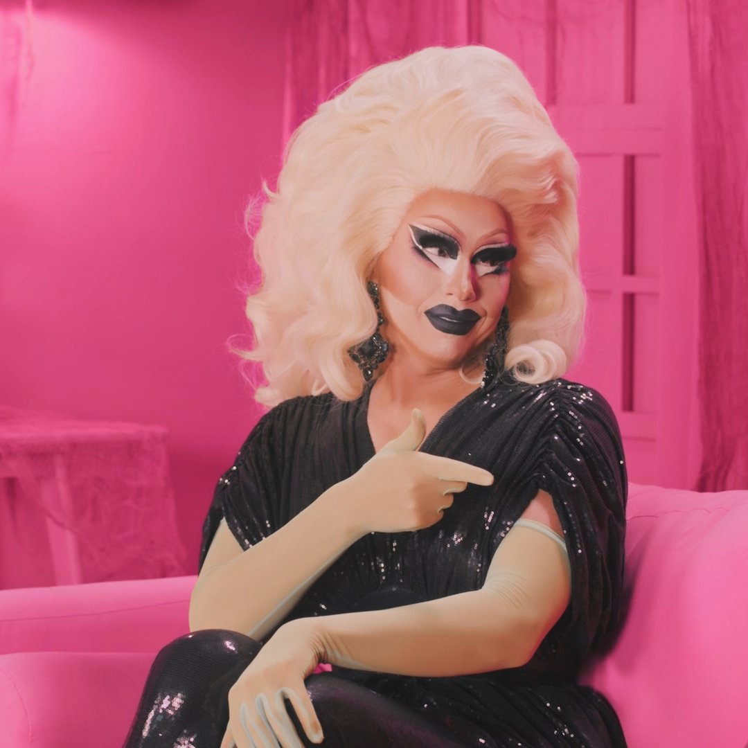 Trixie and Katya are back just in time for gay Christmas! 🎃 New episode of I LIKE TO WATCH is out now: