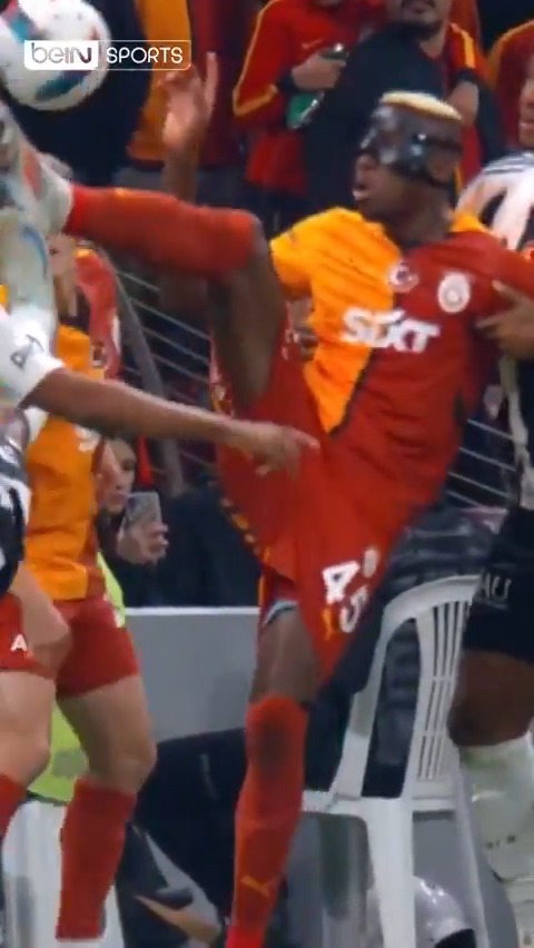 İyi bilgi: Victor Osimhen, Beşiktaş derbisinde topu 8 (Sekiz) kez sektirmiştir.