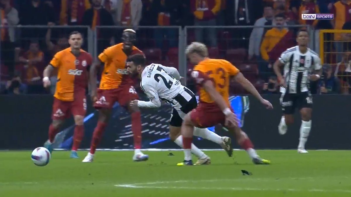 Rafa Silva'nın Barış Alper Yılmaz'ın belini kırdığı çalım.