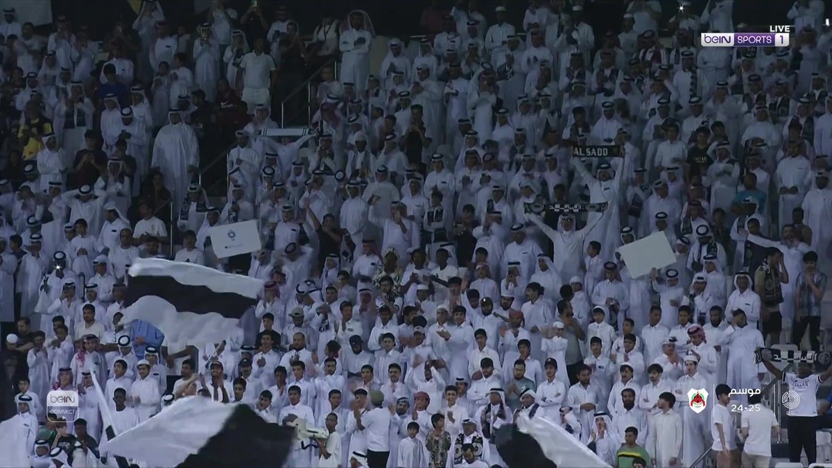 أكرم عفيف يقدم جائزة أفضل لاعب في آسيا للجمهور #دوري_نجوم_قطر #QSL