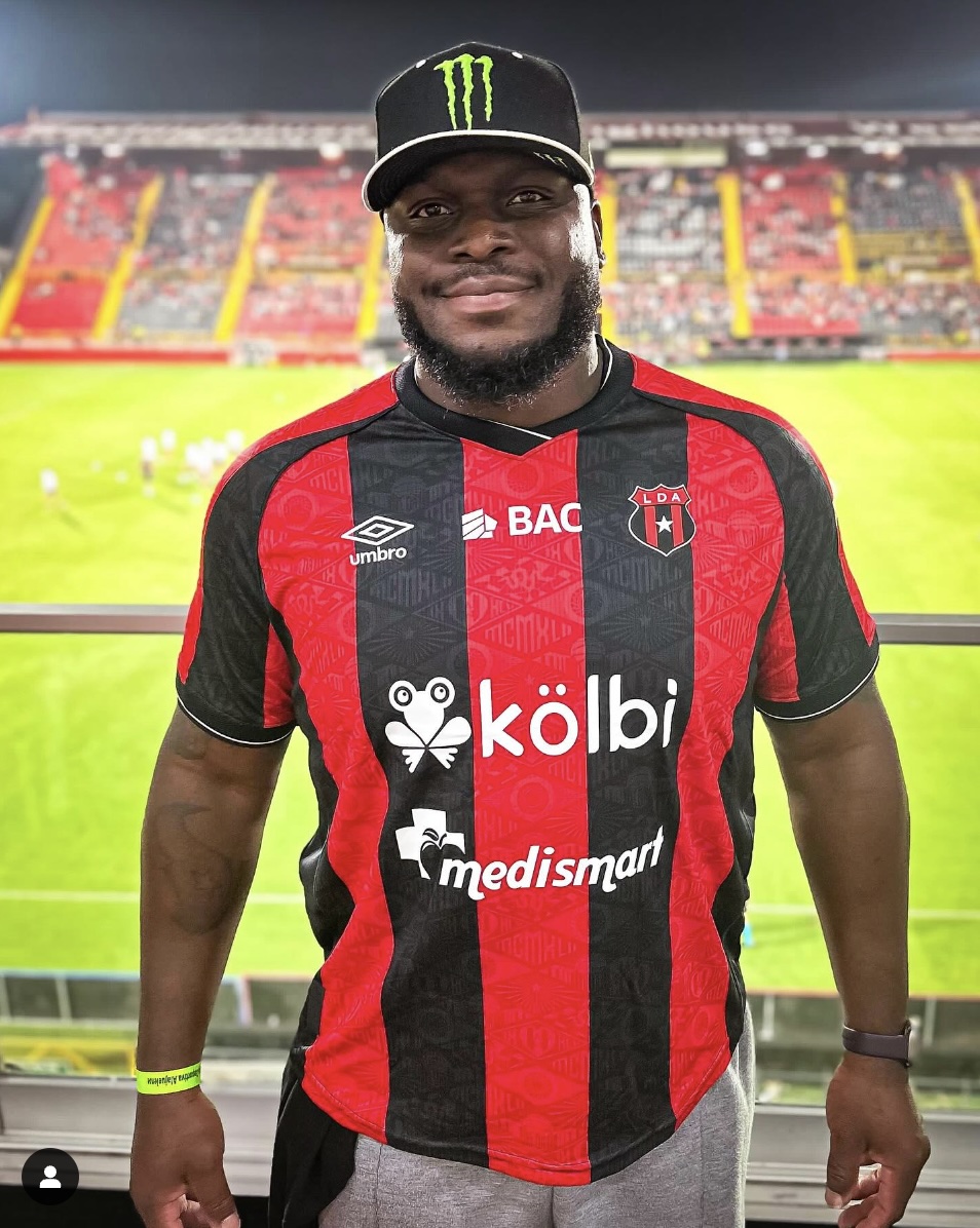 🔥 Derrick Lewis comenta sobre un partido del Alajuelense al que asistió ⚽️ #UFCEdmonton
