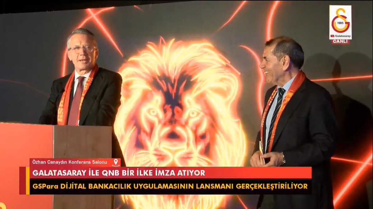 QNB YK Başkanı Ömer Aras: "GSPara demek Galatasaray'a güç katmak demek. Güç demek, yeni transferler demek." Başkan Dursun Özbek: "Osimhen..." QNB YK Başkanı Ömer Aras: "Başkan burada Osimhen diyor... Osimhen demek!"