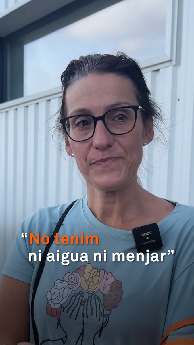 No tenen aigua ni menjar. A Xiva tampoc hi ha llum. El que hi havia a les neveres s’ha fet malbé. Hi ha un sol supermercat obert i cada veí s'hi pot gastar només 40 €. Encara hi ha molts desapareguts. Temen que siguin als cotxes arrossegats per la dana