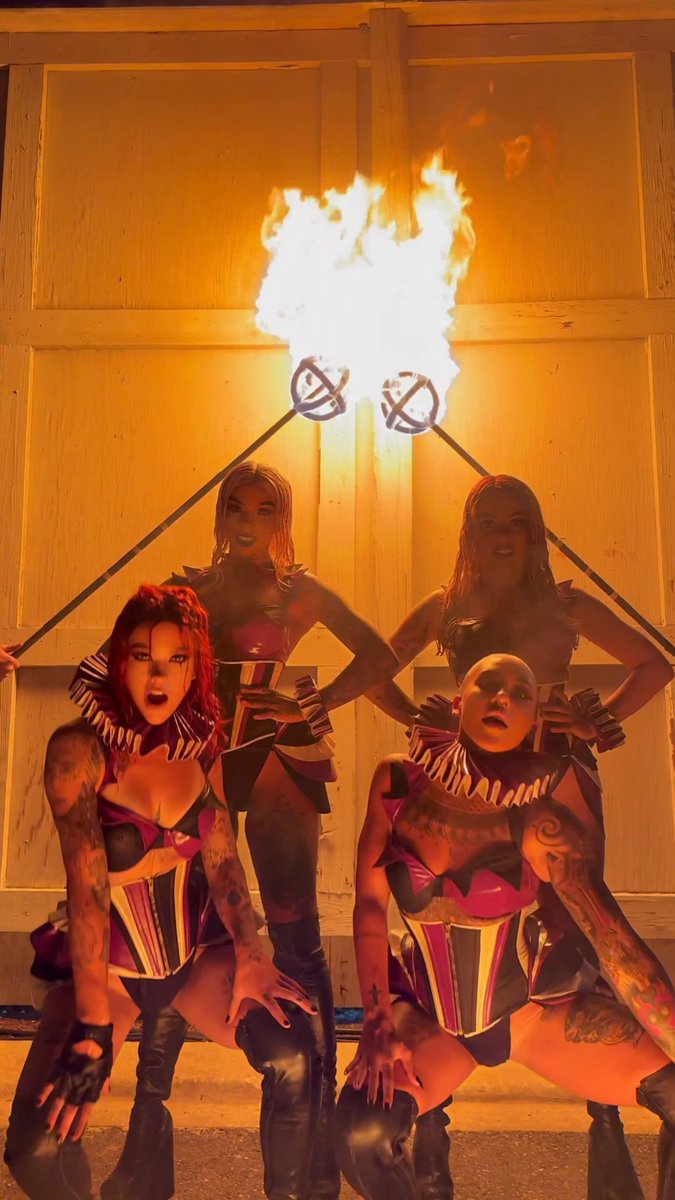 only a few days left until the horror ends @THEFUELGIRLS #HHN33