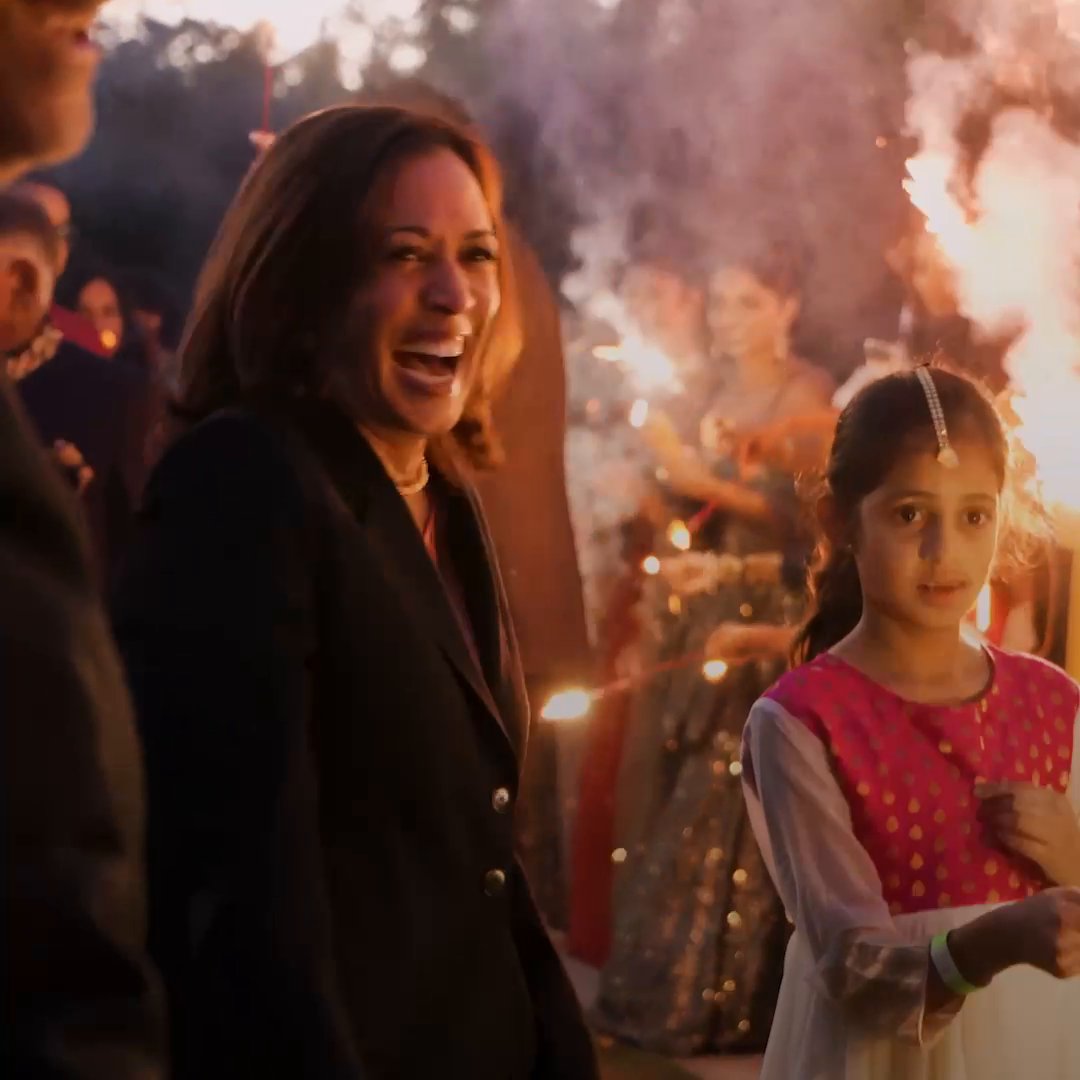 Tonight, we join more than 1 billion people across America and around the world lighting diyas and celebrating the fight for good over evil, knowledge over ignorance, and light over darkness. Happy Diwali to everyone celebrating the Festival of Lights!