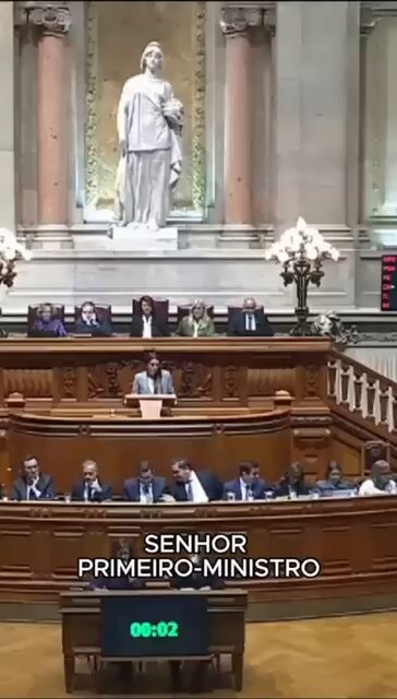 O Governo apresenta medidas como o IRS Jovem como se fossem soluções mágicas. Um jovem que escolha emigrar, hoje, para o Reino Unido, e que ganhe o salário médio, receberá mais 1000€ por mês que um jovem que fique em Portugal. Ao final de 1 ano são 10 mil euros a mais. Ao final de 10 anos são 100 mil euros. Num país de baixos salários, emigrar compensa sempre. É urgente inverter esta tendência!