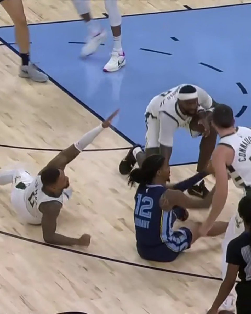 JA MORANT THREW A LOB WHILE SITTING 🔥