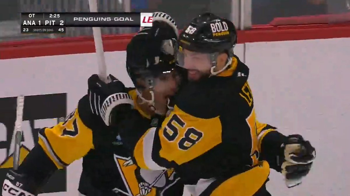 CROSBY SERVES UP A HALLOWEEN TREAT! 🍫 🚨