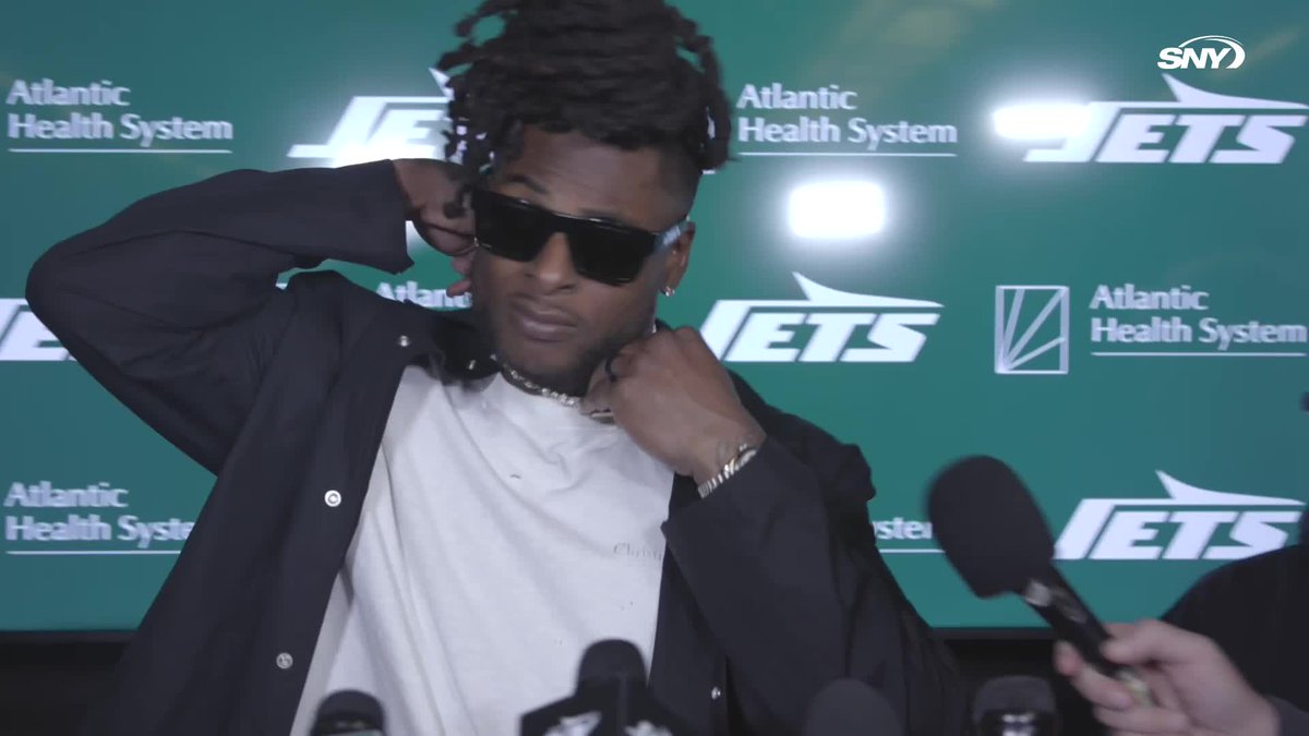 Davante Adams on the Garrett Wilson one-handed TD: “I told him he might get kicked from Adidas after that one. That one looked like he headed over to Jumpman with me. I’m gonna talk to some people.”