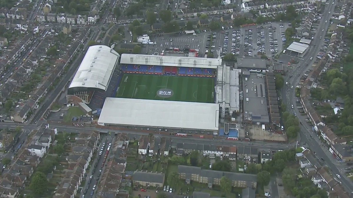 Football financier Keith Harris is spearheading a bid to buy a 45 per cent stake in Crystal Palace - in a deal that could be worth close to £200m 💷