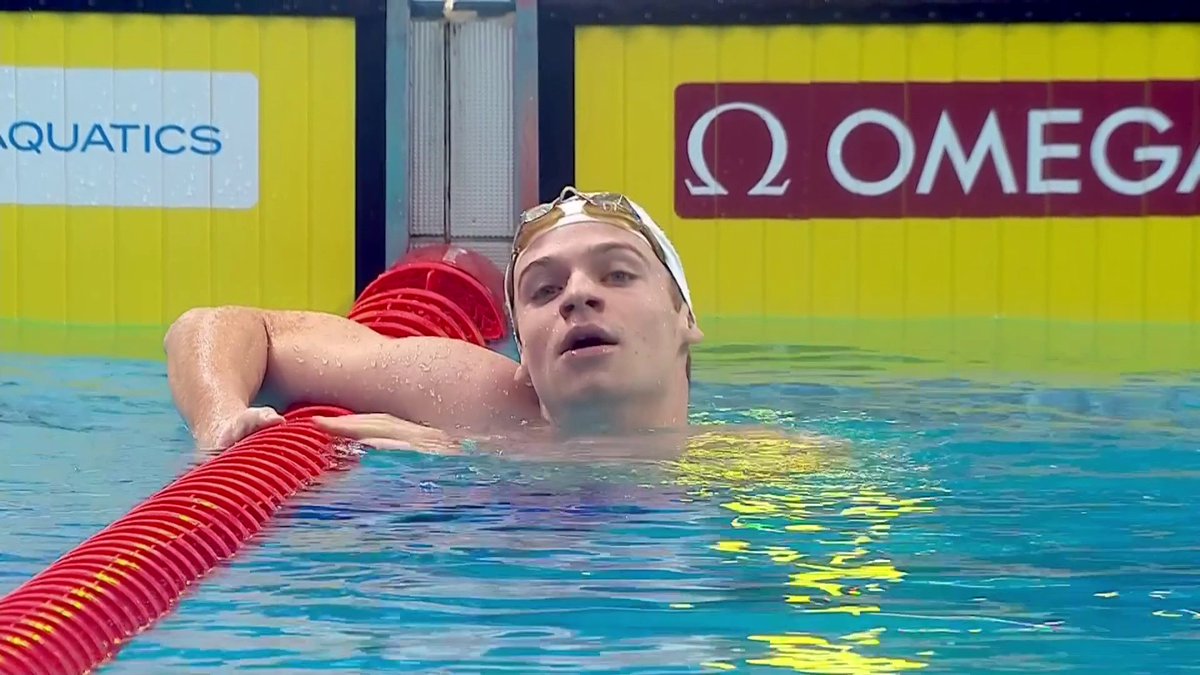 🚨🇫🇷🤯 MONSTRUEUX ! Léon Marchand continue d’exploser les records, aujourd’hui en 200m 4 nages à Singapour. Un record vieux de 12 ans ! 👑