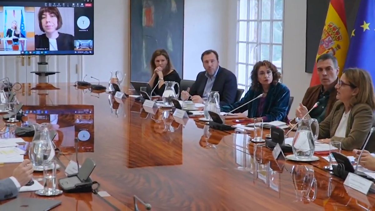 El presidente del Gobierno, Pedro Sánchez, ha presidido el Comité de crisis para el seguimiento de los efectos de la DANA. El Gobierno se compromete a seguir destinando todos los recursos que sean necesarios, el tiempo que sea necesario.
