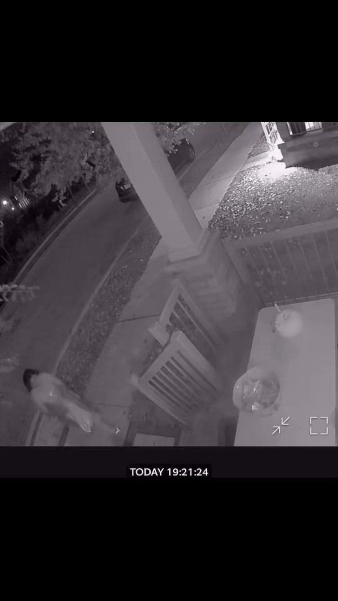 Many residents shared videos of the same lady raiding all the candy on Halloween 😭🇨🇦 Happened in Markham, Ontario.