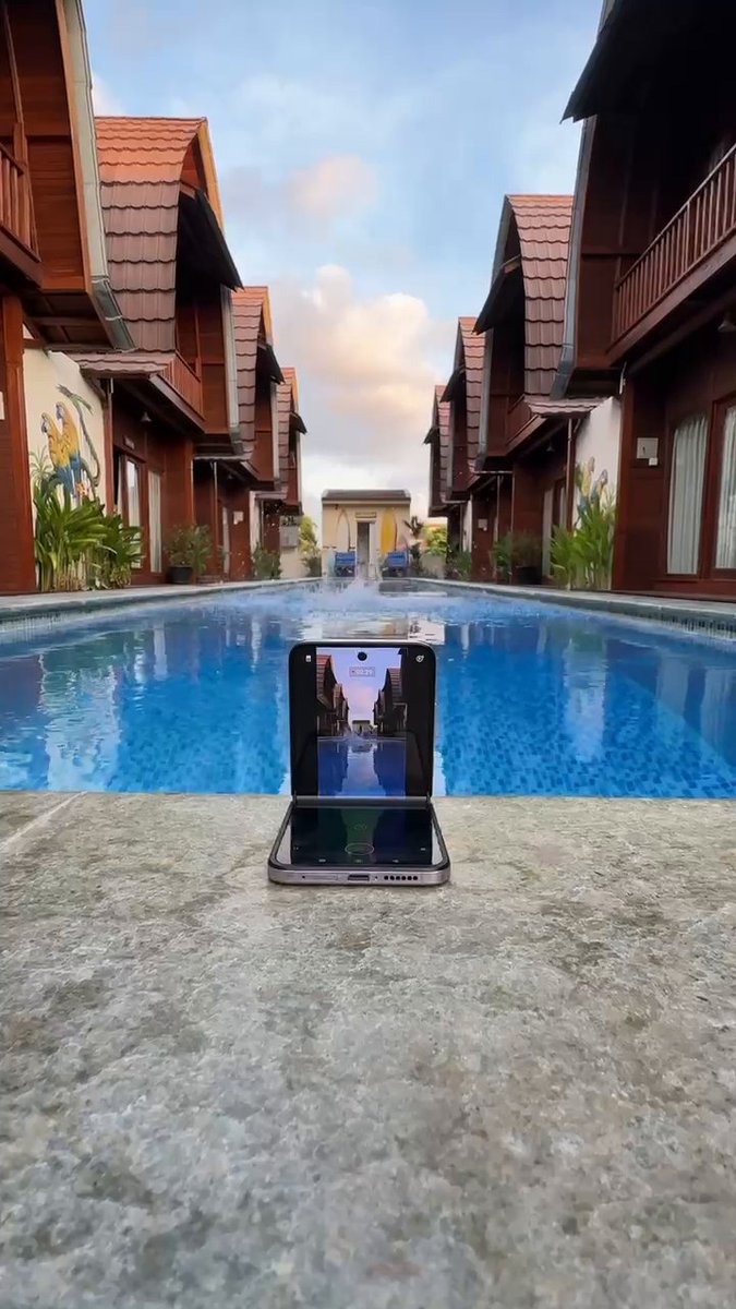 Catching the clouds in a timelapse with #XiaomiMIXFlip! 📽️Mike (IG: mike.grandio)