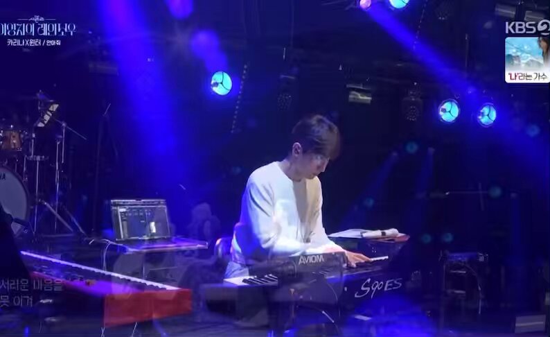 Karina and Winter singing Hug Me by Jung Joonil!! They sounds so good together pls, also Karina’s divorce voice?😭