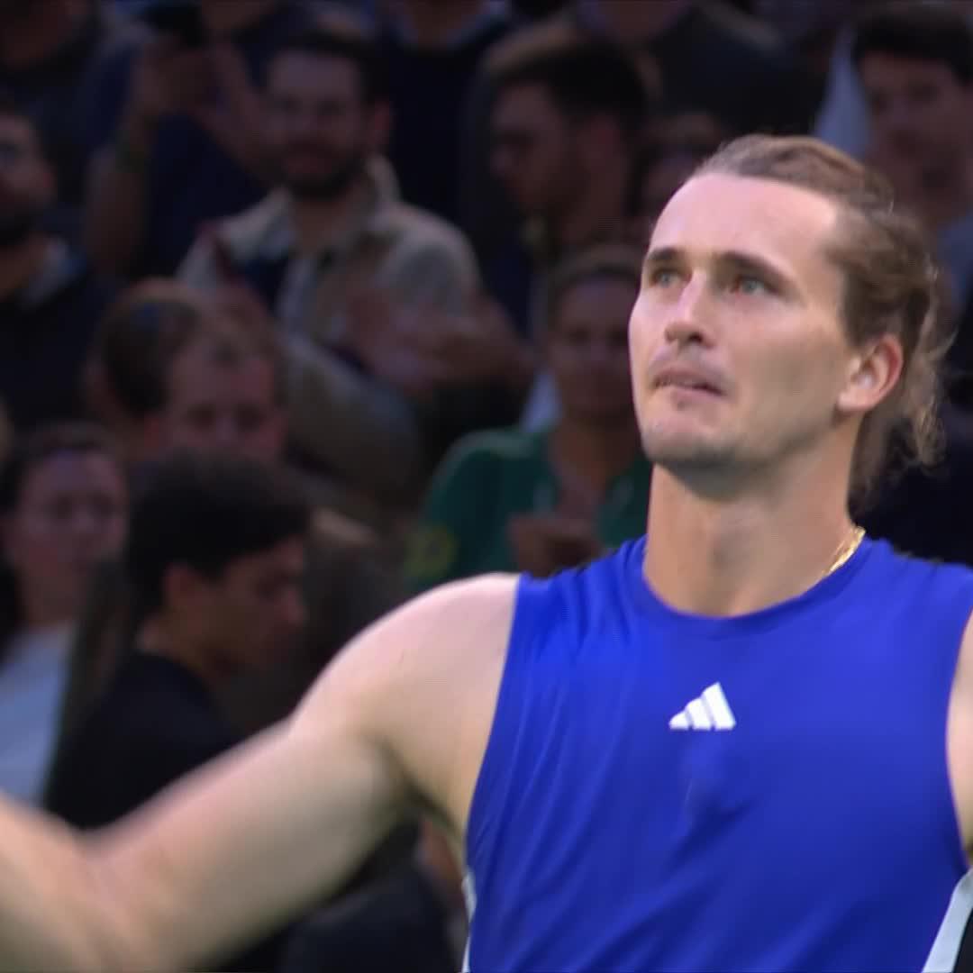 Sascha supreme 👍 Alexander Zverev reaches his 20th Masters 1000 semi-final with a 7-5 6-4 win over Tsitsipas. #RolexParisMasters