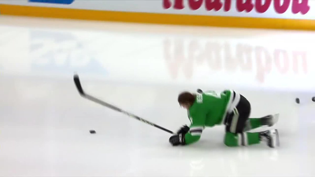Heiskanen, Lindell, and Hintz get the solo warmies lap in Finland ... and Heiskanen takes a tumble 🤣🇫🇮