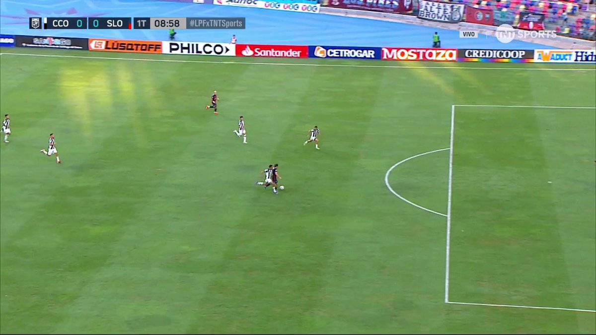 Último hombre. Era roja. Siguen perjudicando a #SanLorenzo fecha tras fecha.