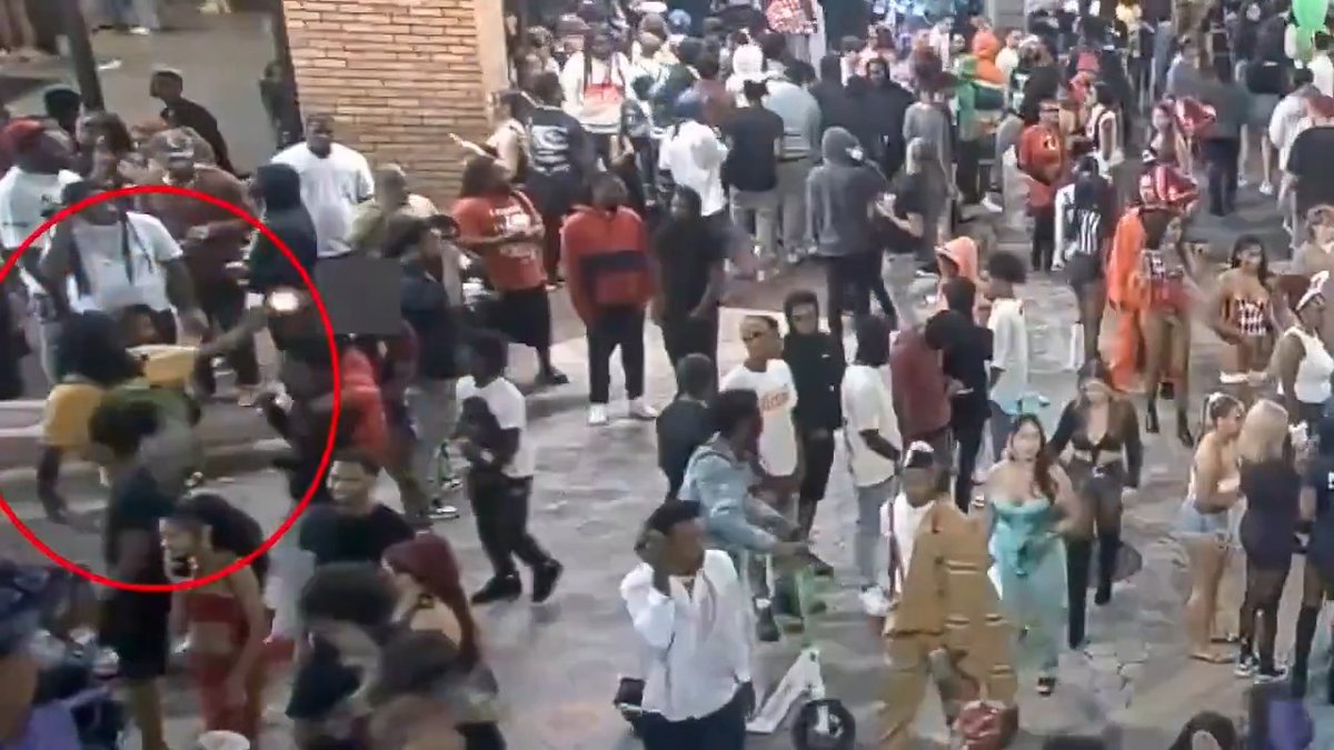 "Tally rises to 9 shot with 2 dead in downtown Orlando; 17-year-old suspect in custody Suspect Jaylen Edgar was tackled and handcuffed as he tried to leave with fleeing crowd" #CityLife #orlando #Halloween #crime #urban #floridaman