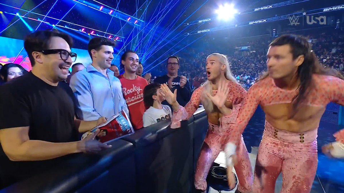 Lin-Manuel Miranda 🤝 Pretty Deadly Pretty Deadly saw an opportunity and took it! Can you blame them? 😂 #SmackDown