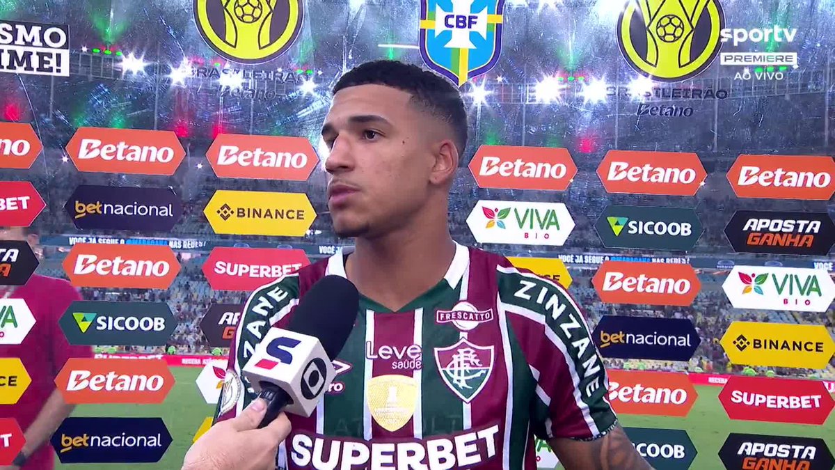 Kauã Elias fez reclamações sobre a arbitragem e o pênalti dado a favor do Grêmio nos acréscimos.