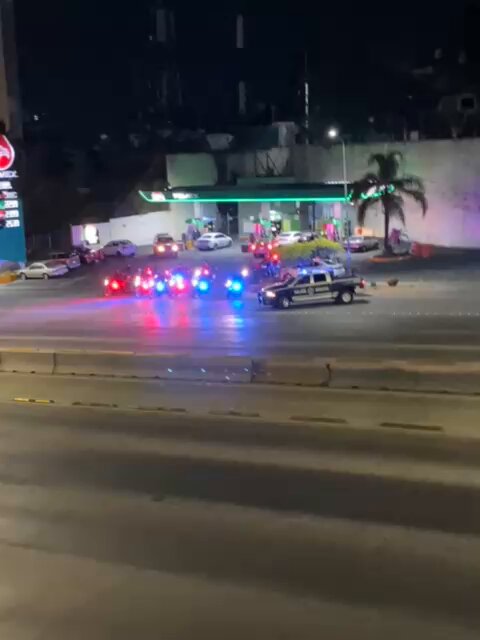 Un operativo de revisión en la llamada "Rodada del Terror", dejó como saldo 53 motocicletas retendidas por no contar con documentos. Video: Cortesía La nota: