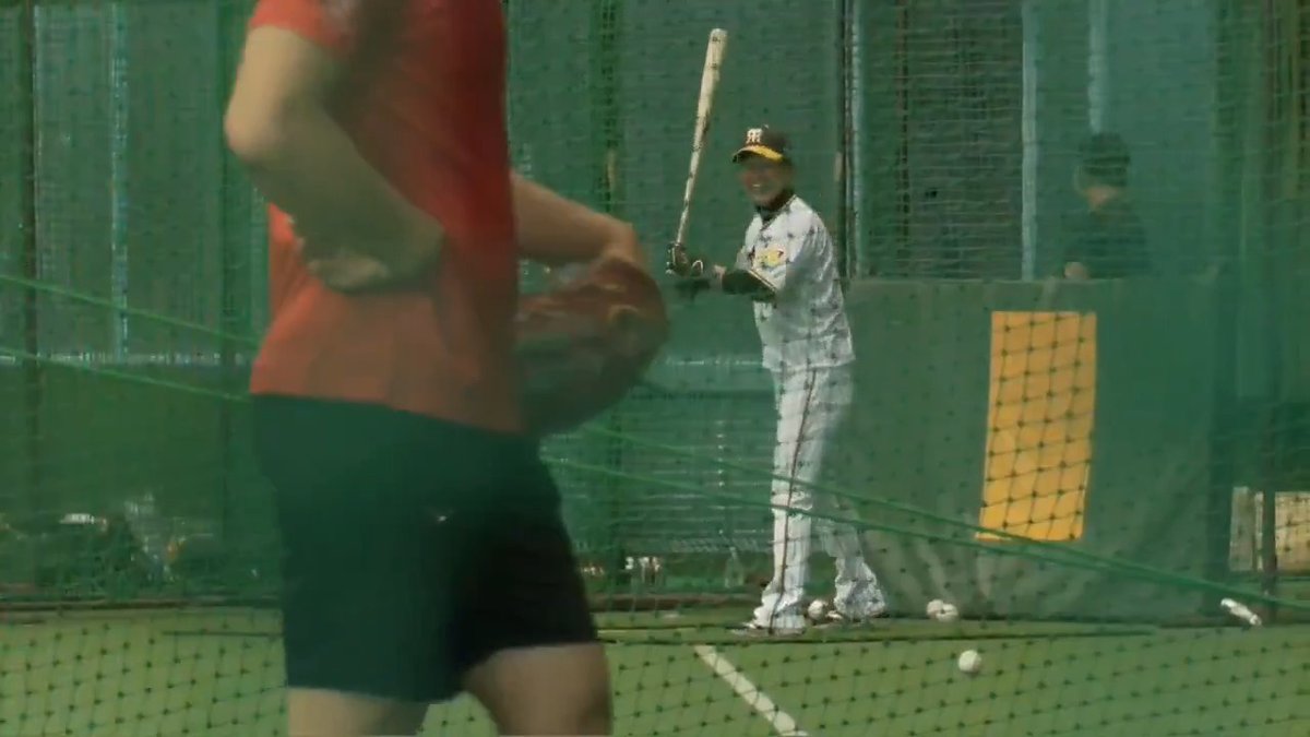 【安芸】森木投手、上本コーチのバッティングに思わず見入ってしまう!? #hanshin #虎テレ #阪神タイガース #秋季キャンプ 虎テレでは秋季キャンプをライブ配信