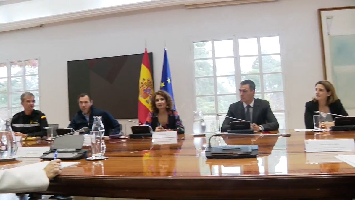 El presidente del Gobierno, Pedro Sánchez, preside el Comité de crisis para el seguimiento de los efectos de la DANA. Al finalizar, realizará una declaración institucional desde La Moncloa. Síguelo en directo en nuestra web y redes sociales.