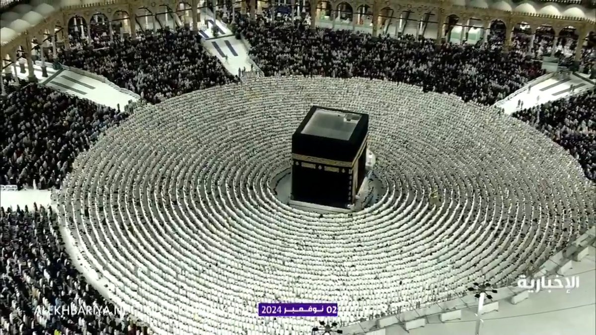 مشهد مهيب وقراءة نديّة بصوت الشيخ بدر التركي، خلال صلاة الفجر اليوم. -