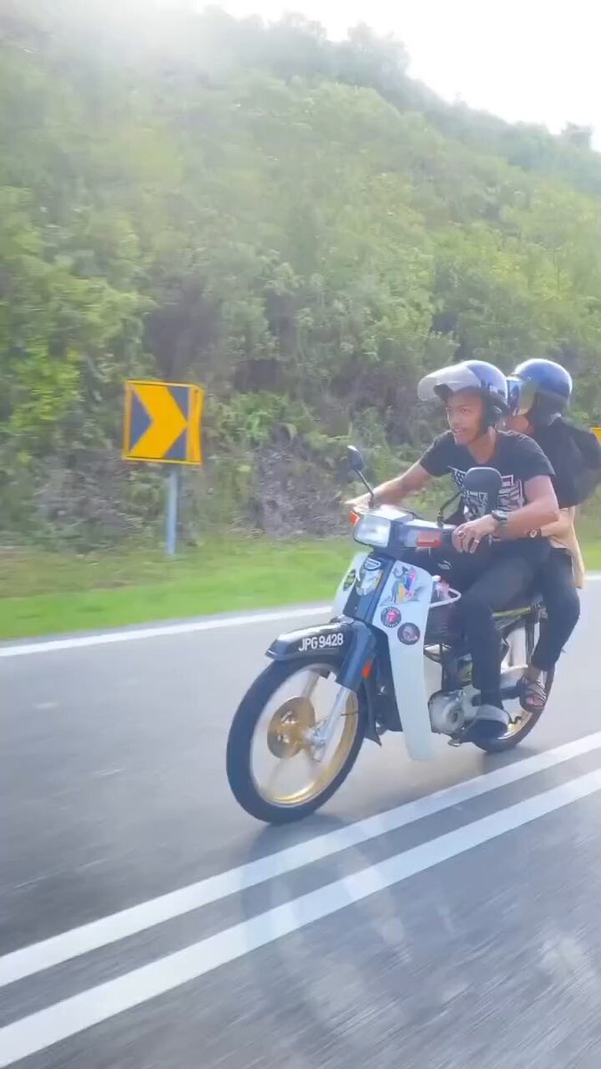 Hati2 bawak anak orang tu.