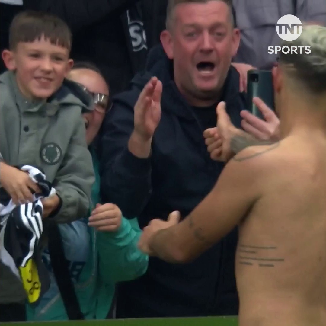 The pure joy on this young fan's face 🥺❤️