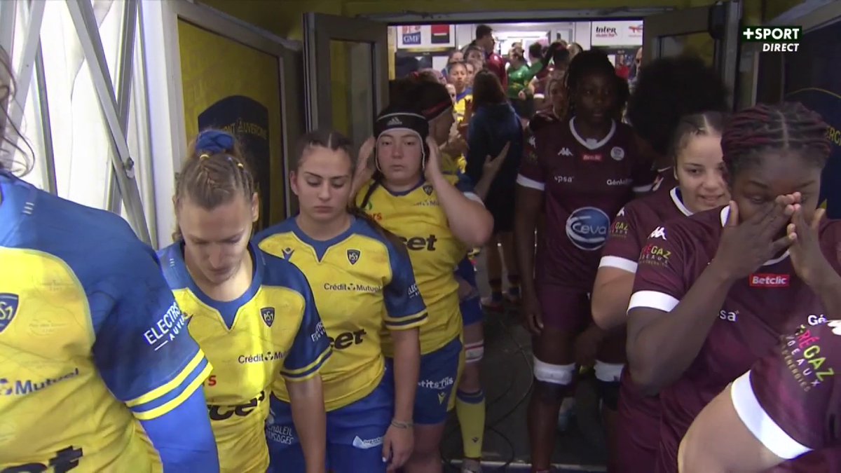 C'EST HISTORIQUE 🔥 La passage de témoin entre les hommes et les femmes pour le début de la rencontre d'Elite 1 féminine au stade Marcel-Michelin 👏 ASM Romagnat/Stade Bordelais c'est à suivre en direct sur CANAL+SPORT 🖥️