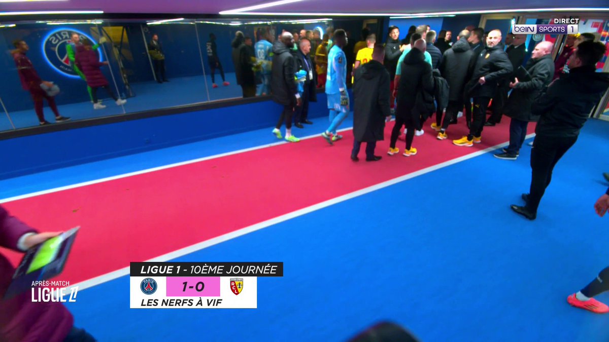 Quand Luis Campos ๐ต๐น hausse fortement le ton face au board lensois et sรจme la zizanie dans le couloir du Parc des Princes ร la mi-temps de PSG-Lens. ๐คฏ Florian Sotoca : ยซ ๐๐น ๐๐ฒ ๐ฝ๐ฟ๐ฒ๐ป๐ฑ ๐ฝ๐ผ๐๐ฟ ๐พ๐๐ถ ๐น๐๐ถ ?! ๐ฃ๏ธ ยป ๐ฅ beIN SPORTS