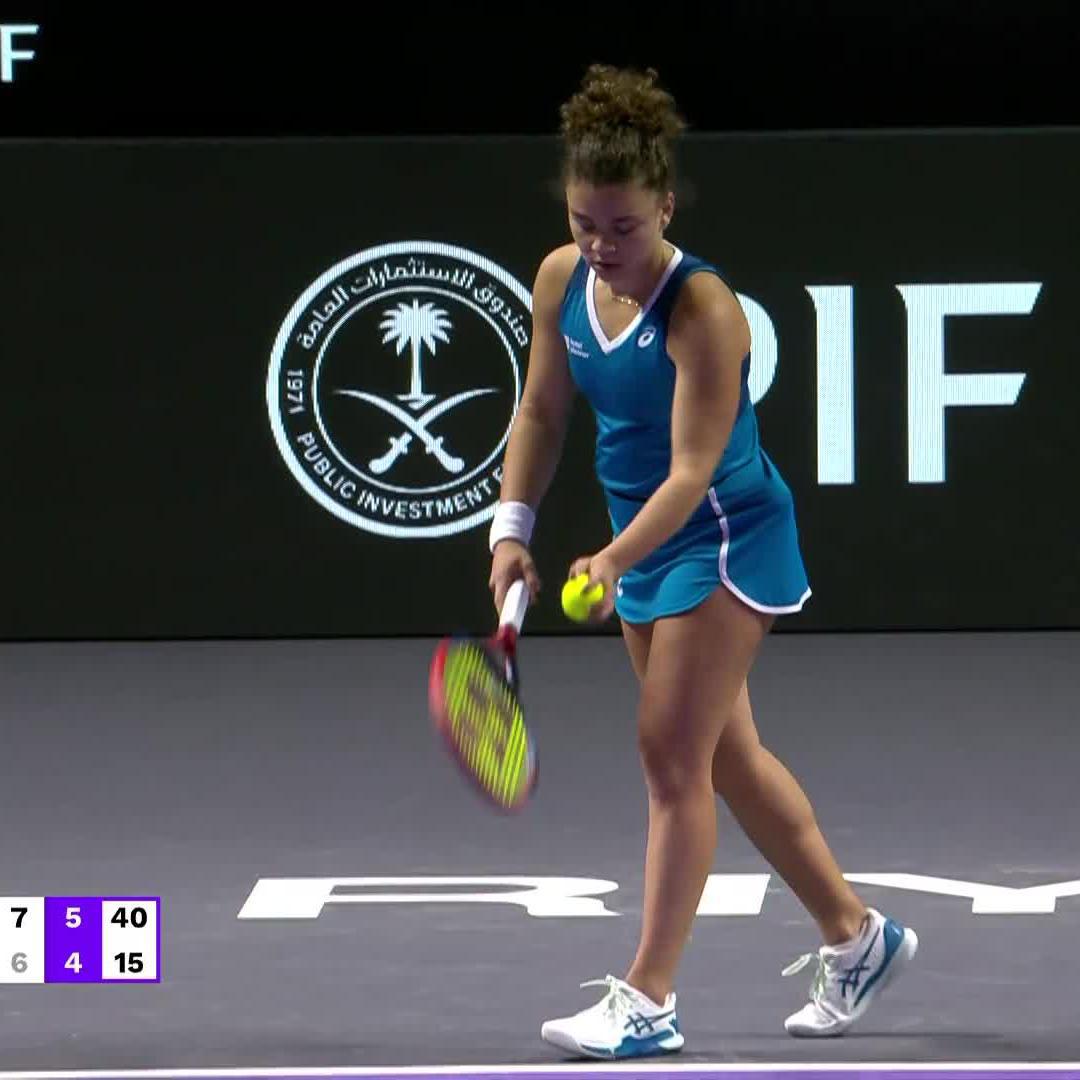 L'esultanza di Jasmine Paolini 🇮🇹 dopo il suo STORICO successo a Riad 😁✨️ Nessuna italiana aveva mai vinto all'esordio alle WTA Finals da quando c'è il format attuale, né Schiavone né Errani né Pennetta. JASMINE SÌ ❤️