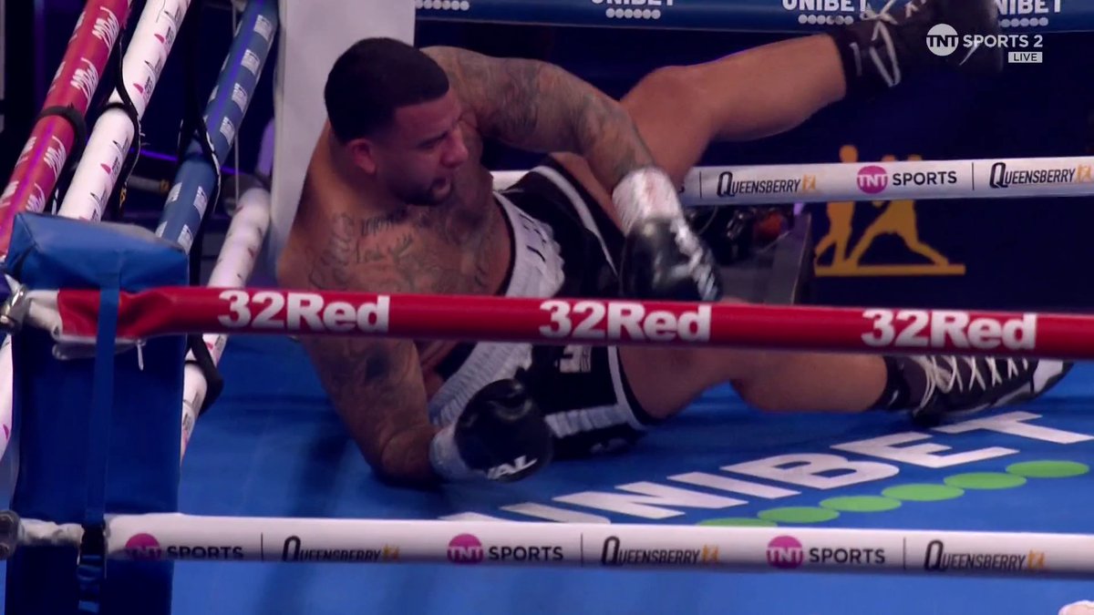 Lewis Williams gets it done in the second in his first professional bout, stopping Lamah Griggs 👏 #DaviesMasoud