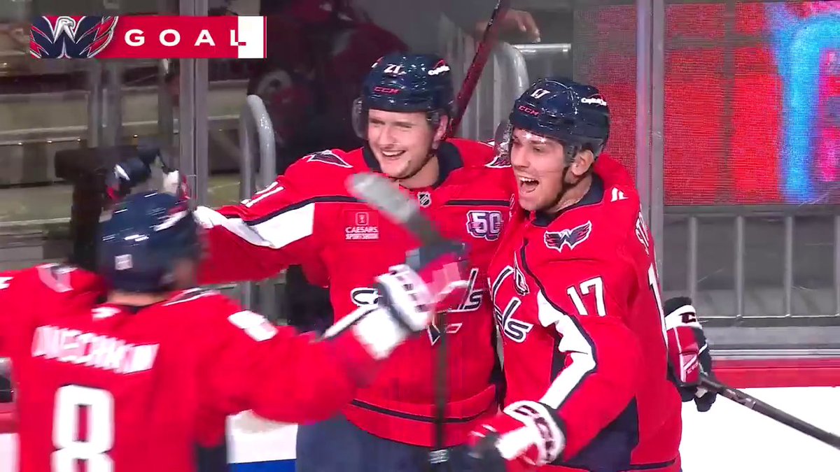 THE CAPITALS SCORED FIVE GOALS IN THE FIRST PERIOD. 🤯