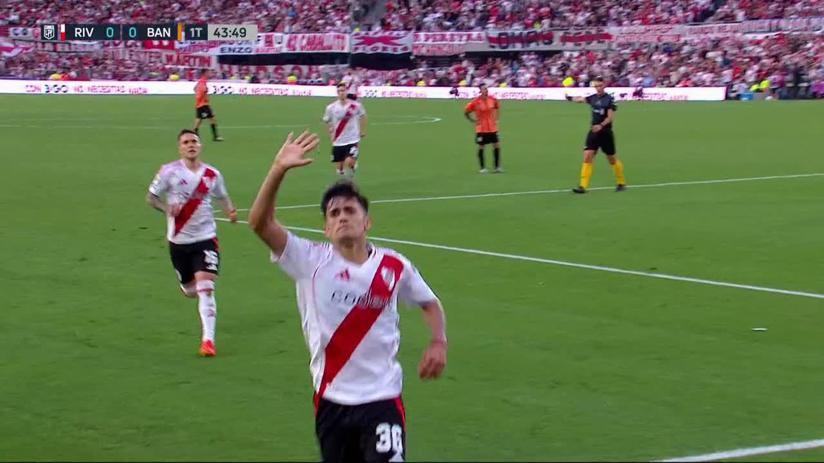 POR DIOS ES EL MEJOR GOL QUE VI EN TODA MI VIDA EN UNA CANCHA CONTROLA, ENGANCHA, AL ANGULO Y ENCIMA LE PIDE PERDÓN AL HINCHA, TITULAR EN 2025 EN MIS LIBROS