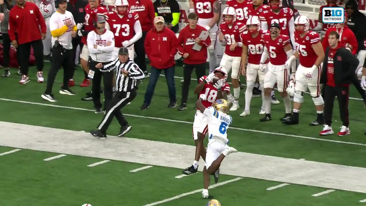 "WHAT. A. CATCH." 🗣️ Raiola finds Neyor for this 37-yard 💣 Nebraska Football #B1GFootball on BTN 📺