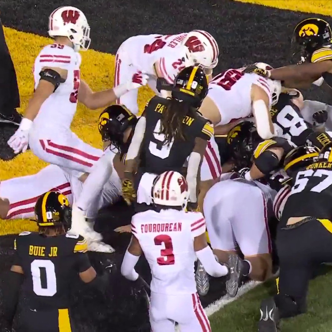 Up and over 👏 Brendan Sullivan x #Hawkeyes