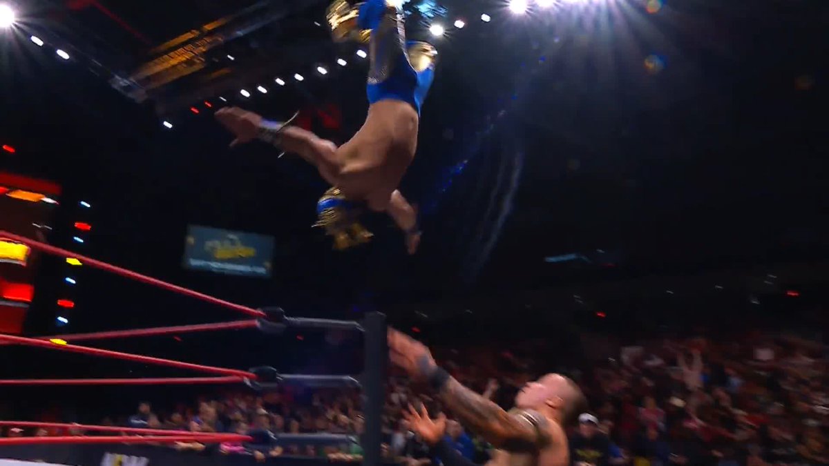 Check the height on that!! 😱 Watch #AEWCollision LIVE on TNT! Kyle Fletcher カイル・フレッチャー | Komandercr_luchador