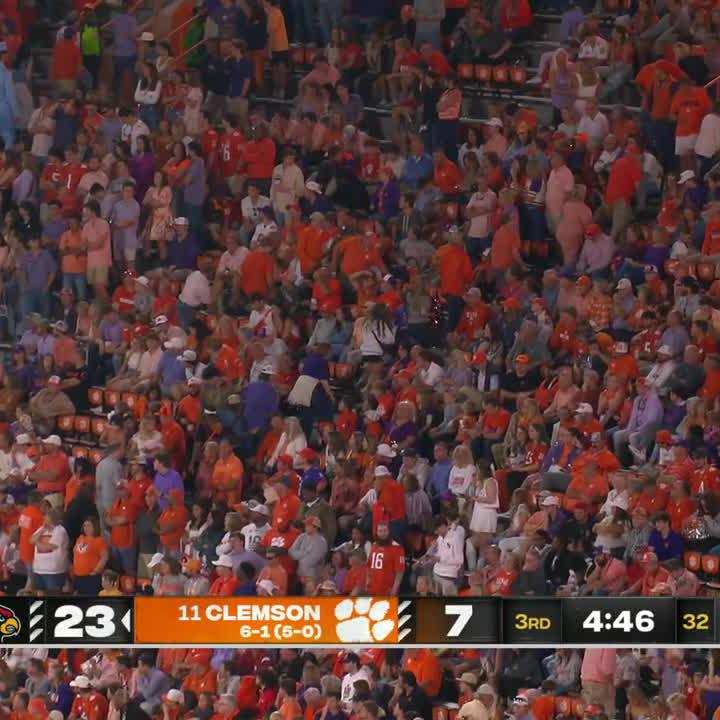 Some Clemson fans are already leaving the game late in the third quarter. Tigers now trail 26-7 👀