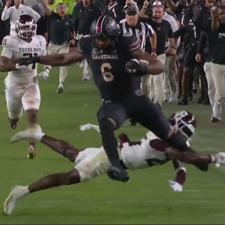 BREAKS FREE DOWN THE SIDELINE ⚡️ South Carolina Football x 📺 ABC