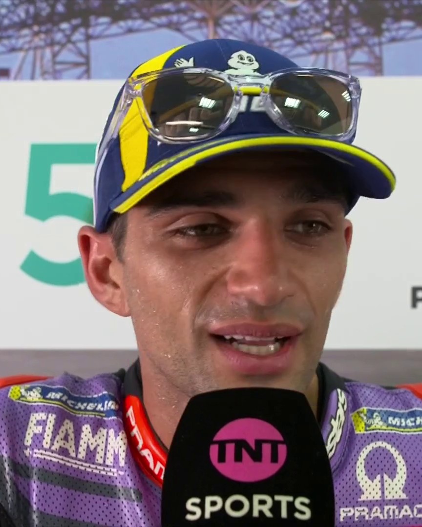 "Stop it because you can crash" ✋ Jorge Martín Almoguera talked himself into taking it easy and settling for second place during the race after pushing Pecco as much as he could 💪 🎙️ Rachel Stringer #MotoGP | #MalaysianGP | Live on TNT Sports and Discovery+