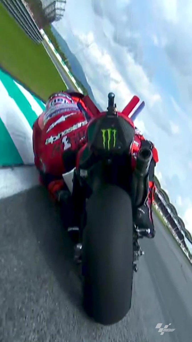WHEN IT'S ALL ON THE LINE ⚔️ Pecco Bagnaia 🆚 Jorge Martín Almoguera, 2024 #MalaysianGP 🇲🇾...best battle of all time? 🤩🤔 #TheRematch 🏁