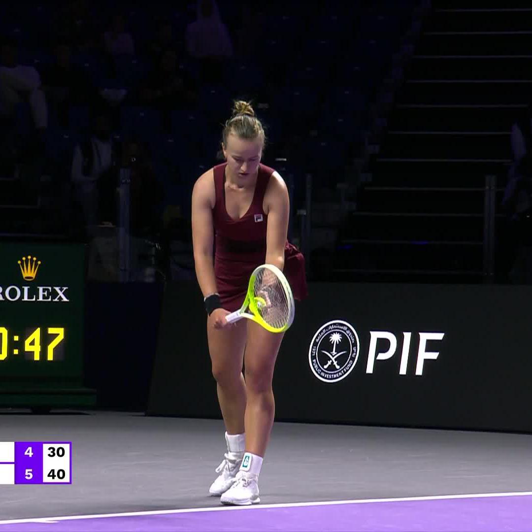 DIALED IN 📞 Barbora Krejcikova takes the first set 6-4 over Swiatek! #WTAFinalsRiyadh